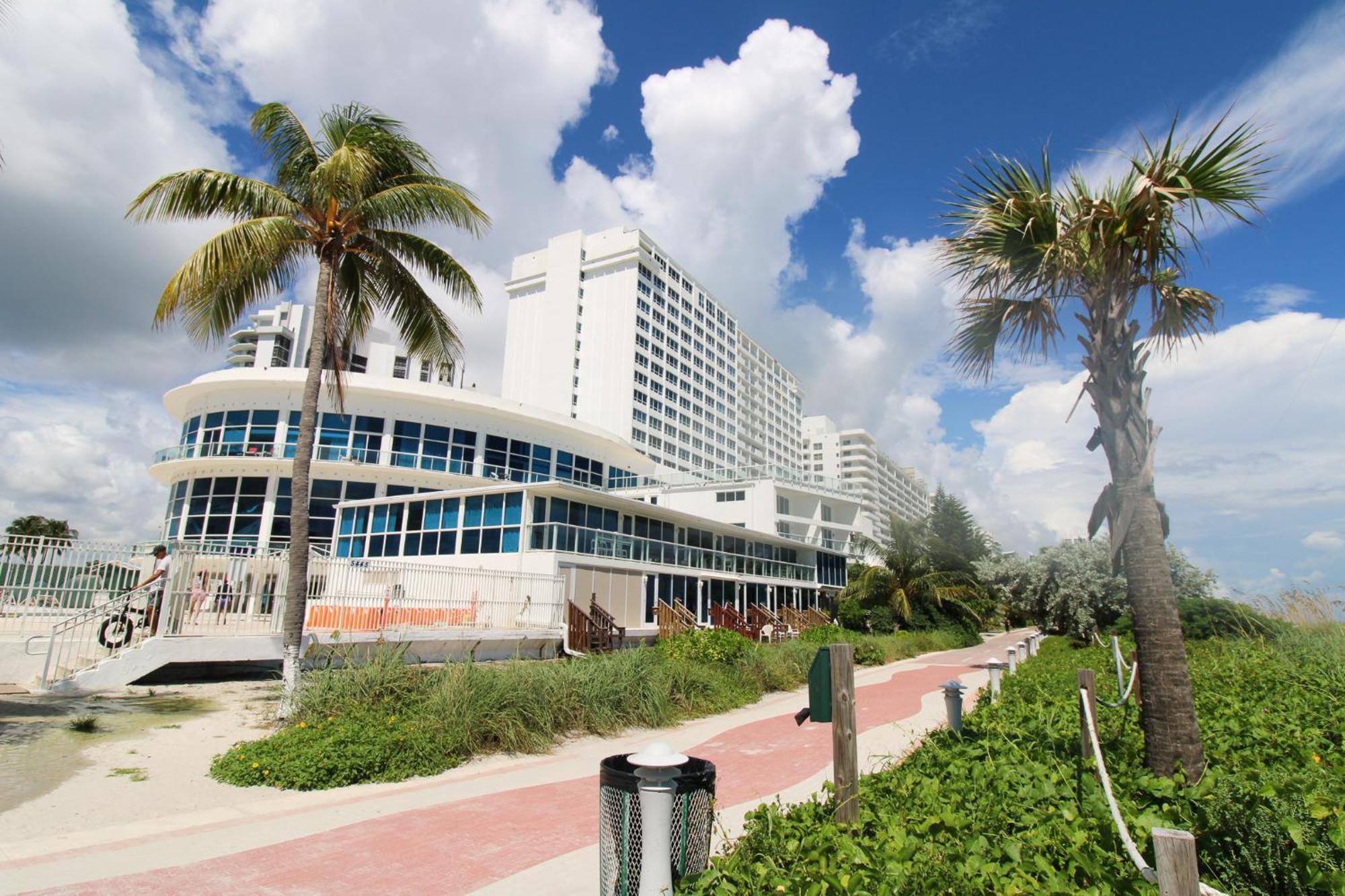 Castle 835 Oceanview Studio On Beach With Pool, Gym, Bars, And Free Parking Villa Miami Beach Buitenkant foto